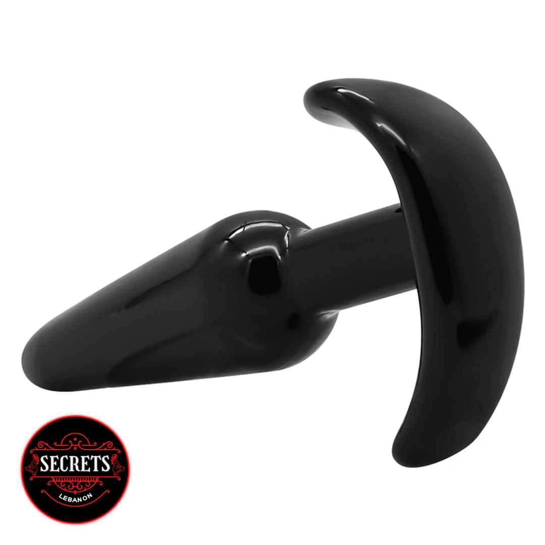 BlackOut 4 Piece Anal Plug Set glossy black plug with curved base side view